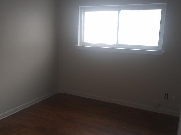 3rd image of 4194 Weddell St