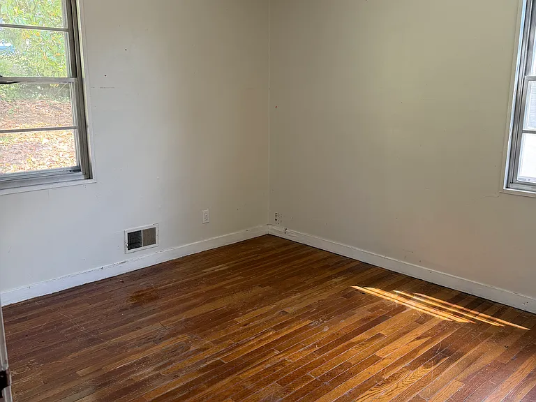 90 Arkansas Ave — Photo 9