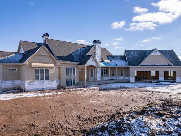 3561 West Pine View COURT, Mequon, WI 53097