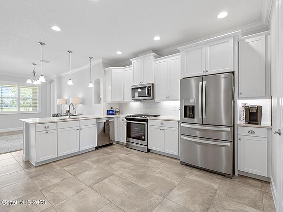3rd image of 7685 Wyndham Dr