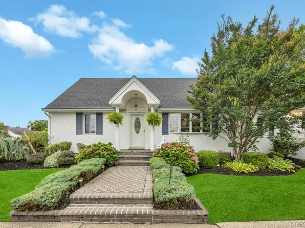 32 Albert Street, Hicksville, NY 11801