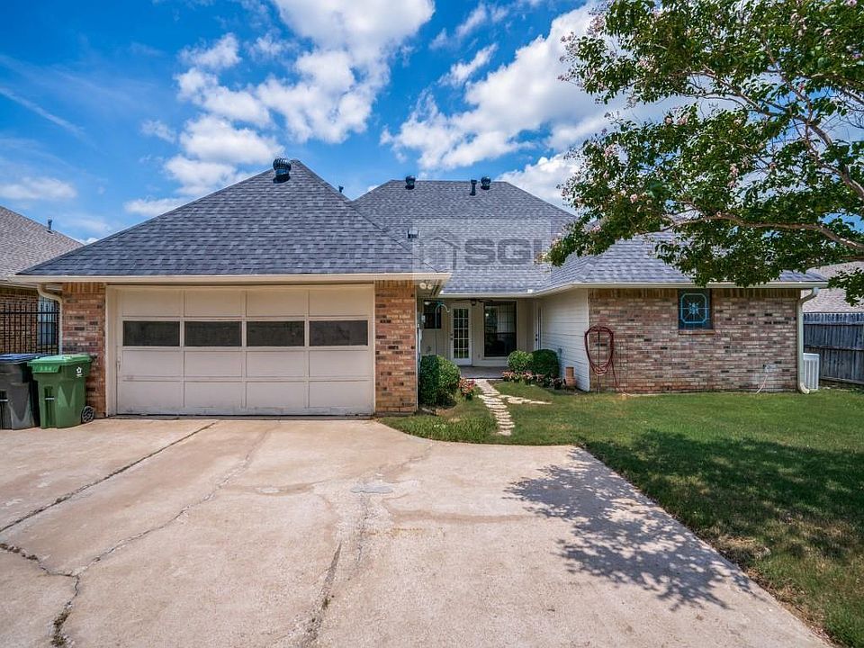 1st image of 3101 Trail Lake Dr