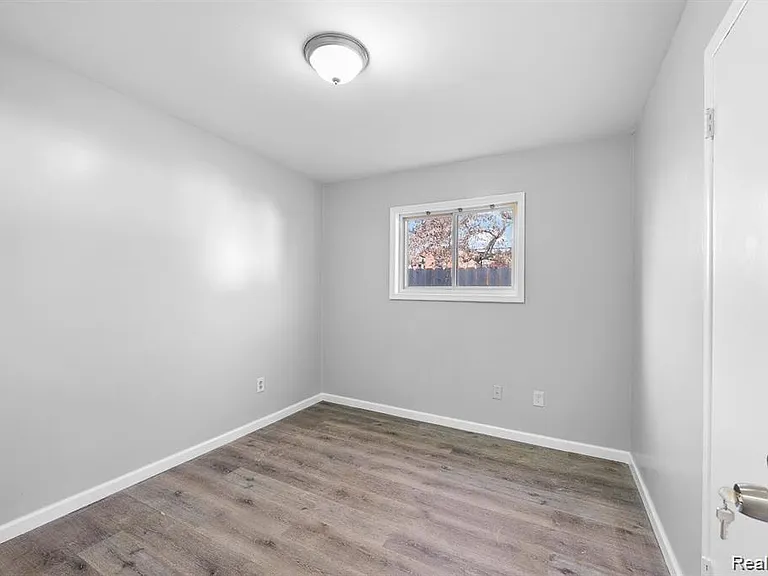 2552 Emogene St — Photo 27