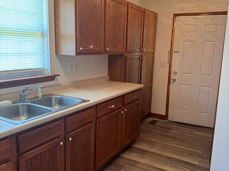 2497 Troy Ct — Photo 2