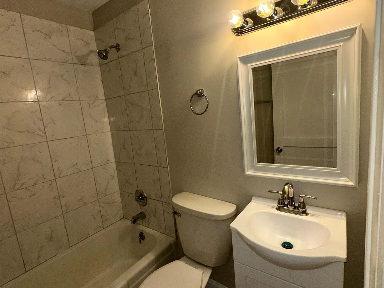 1517 Sweetbriar Avenue New - A — Photo 2