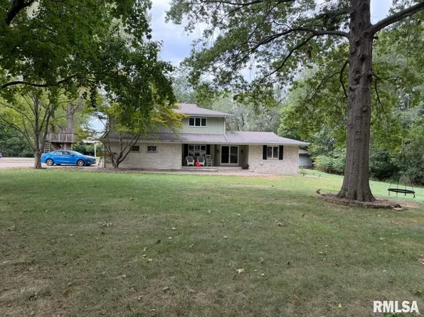 24 Oriole Ln, Pekin, IL 61554