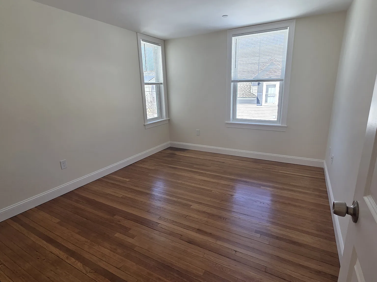 3 bed, 1200 sqft, $2,975 — Photo 4