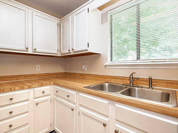 2nd image of 3829 Ashley Hall Dr
