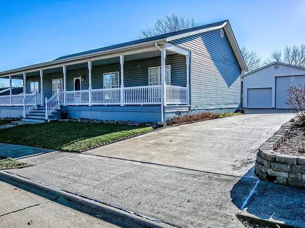 116 W Hunters Rdg, Valmeyer, IL 62295