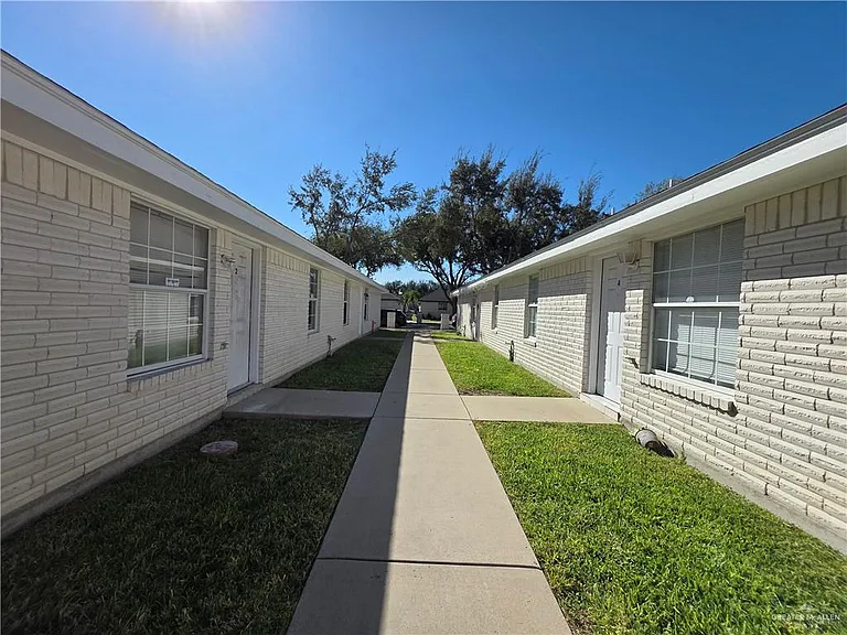 700 Sandpiper Ave — Photo 3