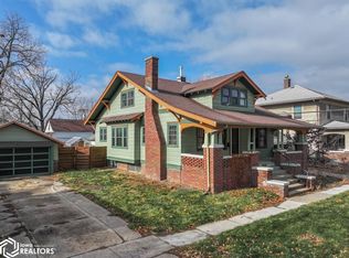 104 S 2nd St, Fairfield, IA 52556