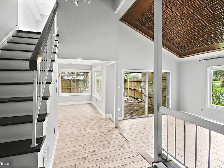 511 Avondale Dr — Photo 11