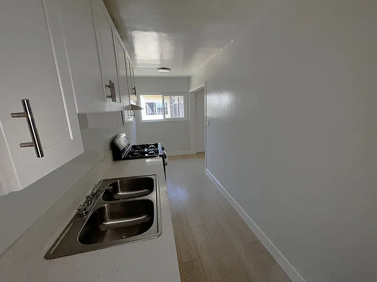 3079 - 1635-41 N. Normandie Ave - 33 — Photo 6