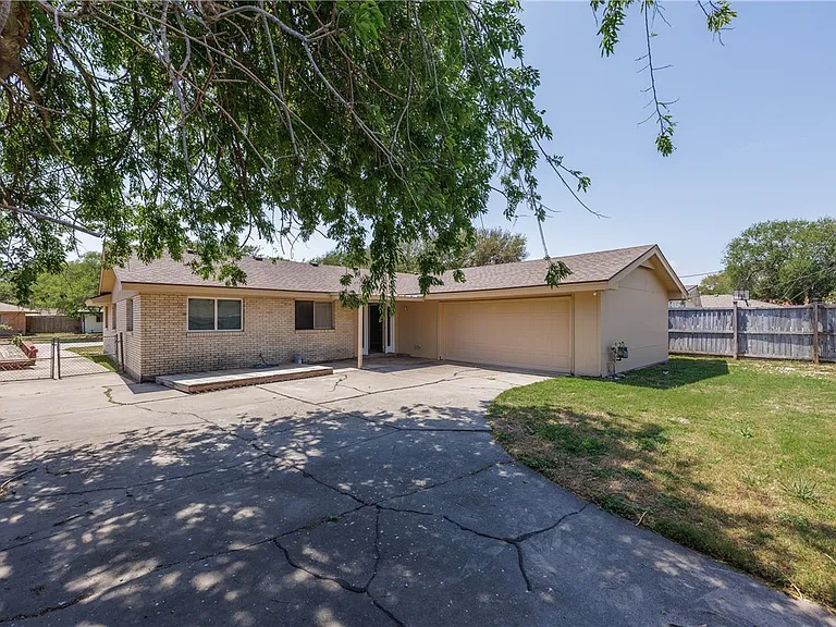 207 Blanco Dr — Photo 38