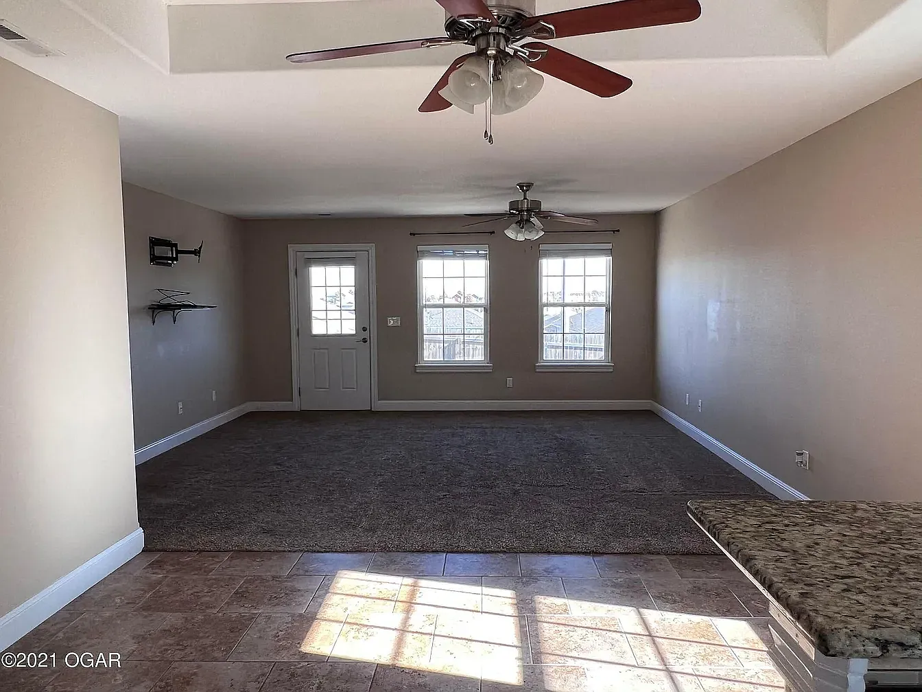 3 bed, 1400 sqft, $1,500 — Photo 4