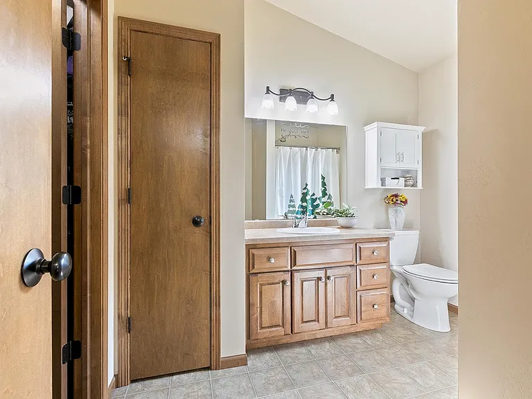 805 Canterbury Castle Ln — Photo 10