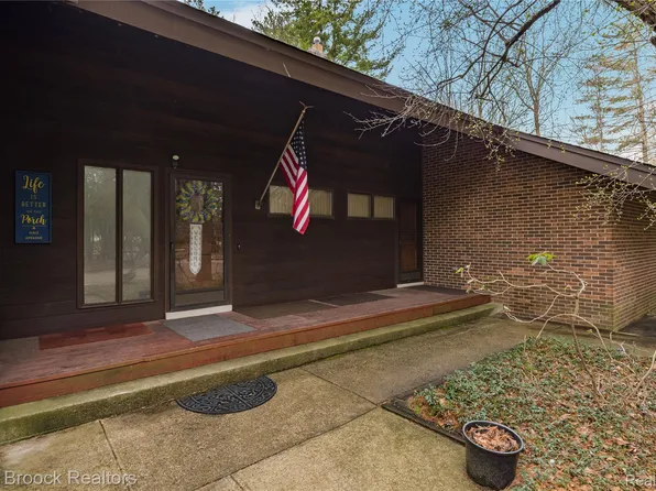 32674 Bingham Ln, Bingham Farms, MI 48025