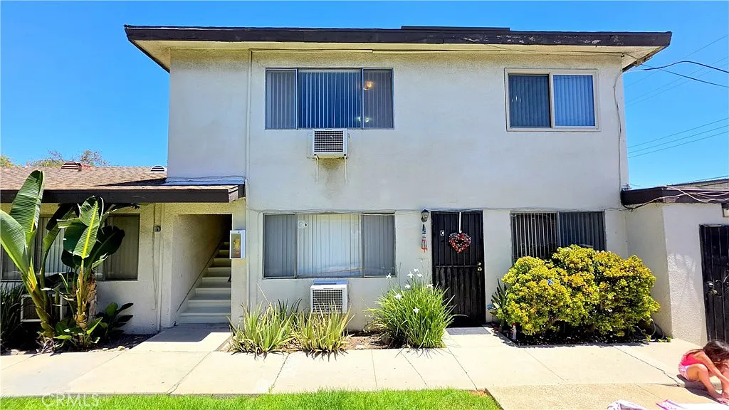 2 bed, 1000 sqft, $1,950 — Photo 1