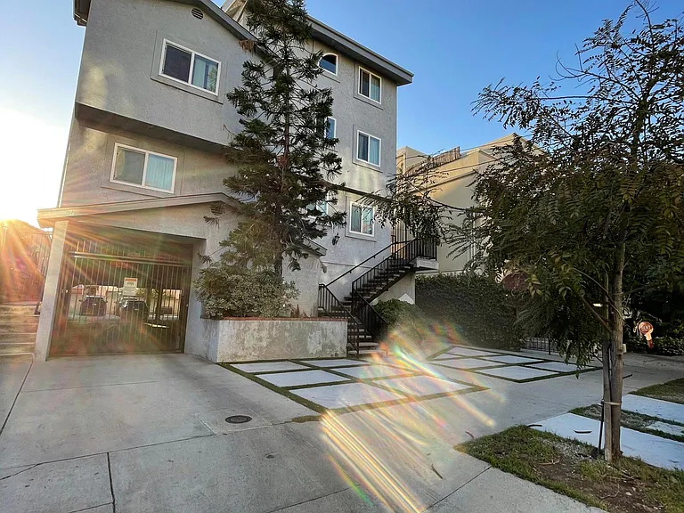 5251 Willowcrest Ave #5 — Photo 37