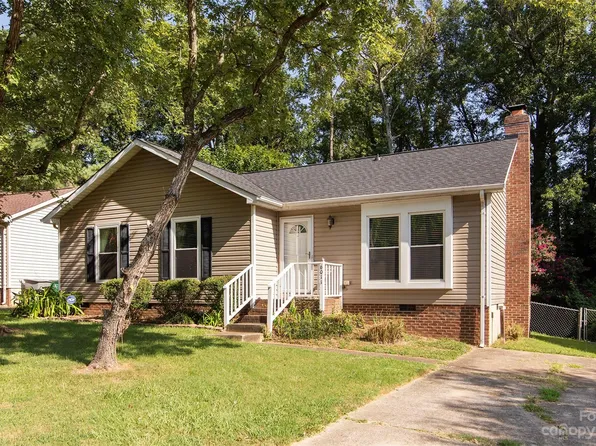 6011 Misty Way Ln, Charlotte, NC 28212