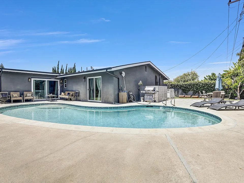 3078 Trinity Dr