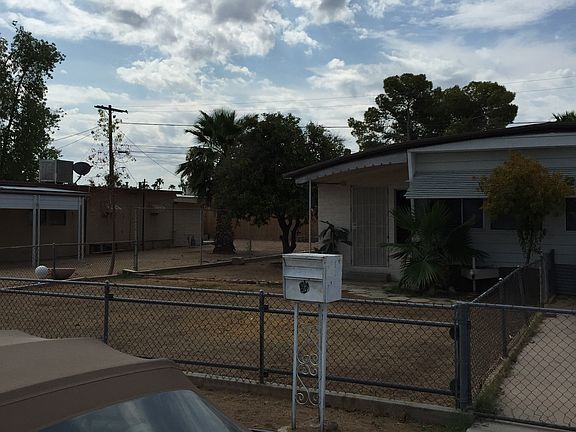 GRASS / GARDEN FRONT LAWN