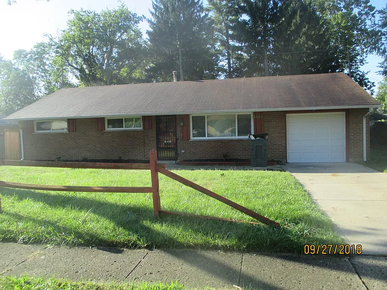 3585 Roswell Dr — Photo 1