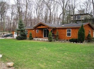 5240 Redding Dr, Pinckney, MI 48169