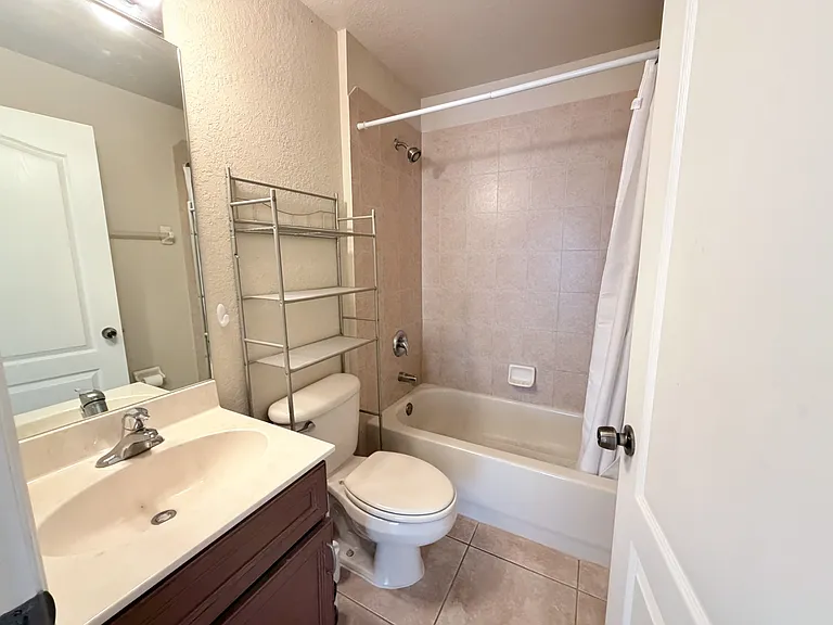 2110 SW 38th Ter — Photo 19