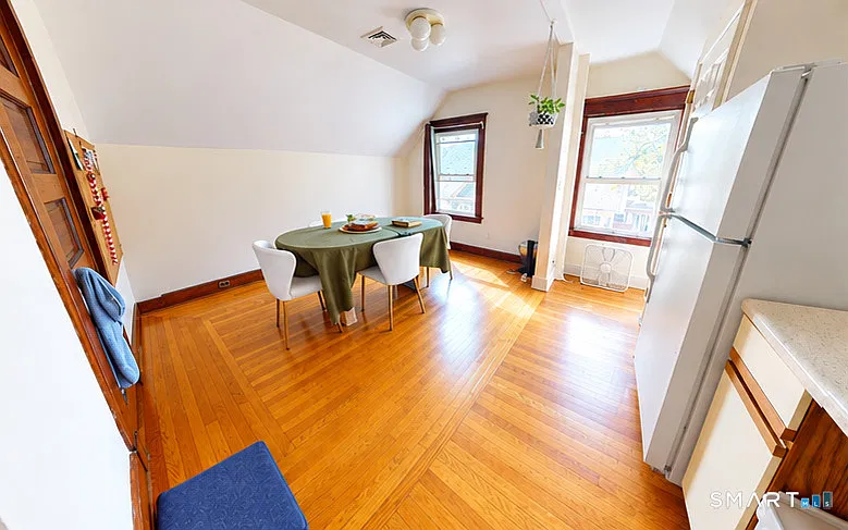 2 bed, 1.0 bath, 970 sqft, $1,900 — Photo 3