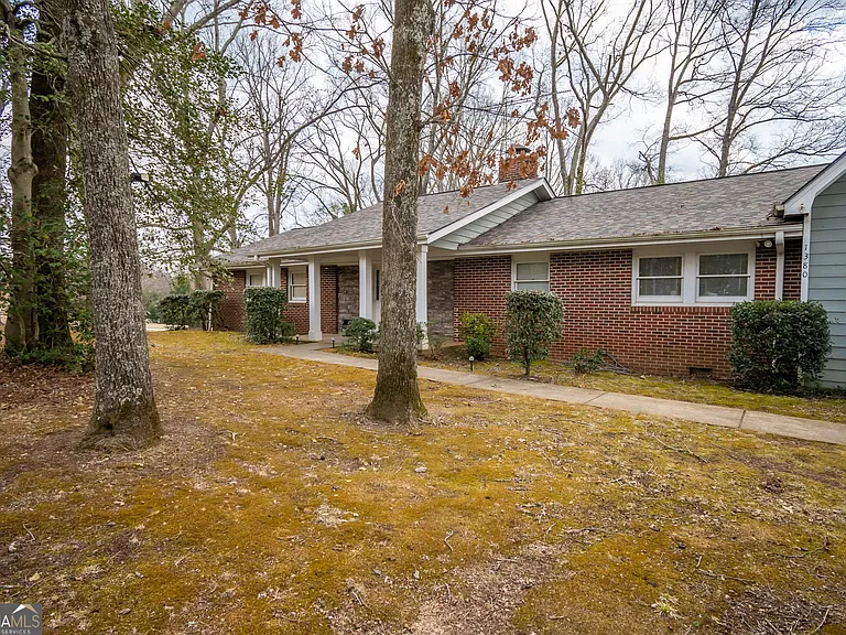 1380 Chestnut Hill Rd — Photo 7