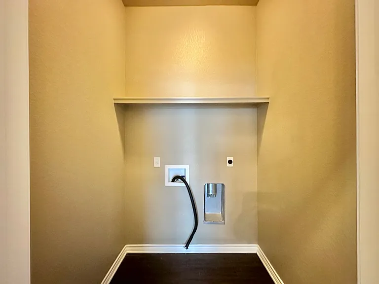 302 Sladecek Dr — Photo 12