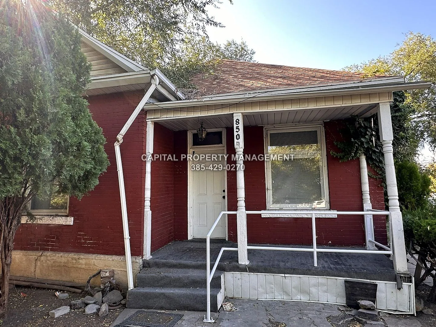 2 Bedroom Home with Fully Fenced Yard — Photo 2