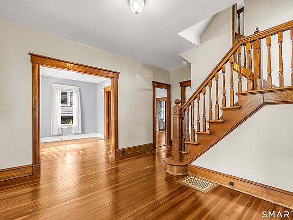 3rd image of 245 Curtis Street