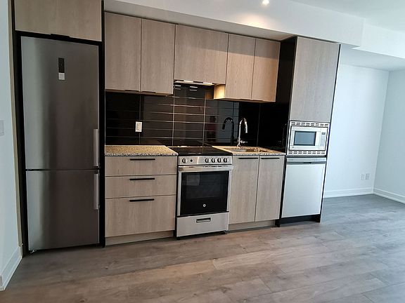 3rd image of 501 Yonge St #2103