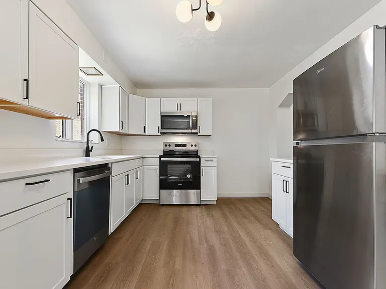 359 W 13th Ave — Photo 13