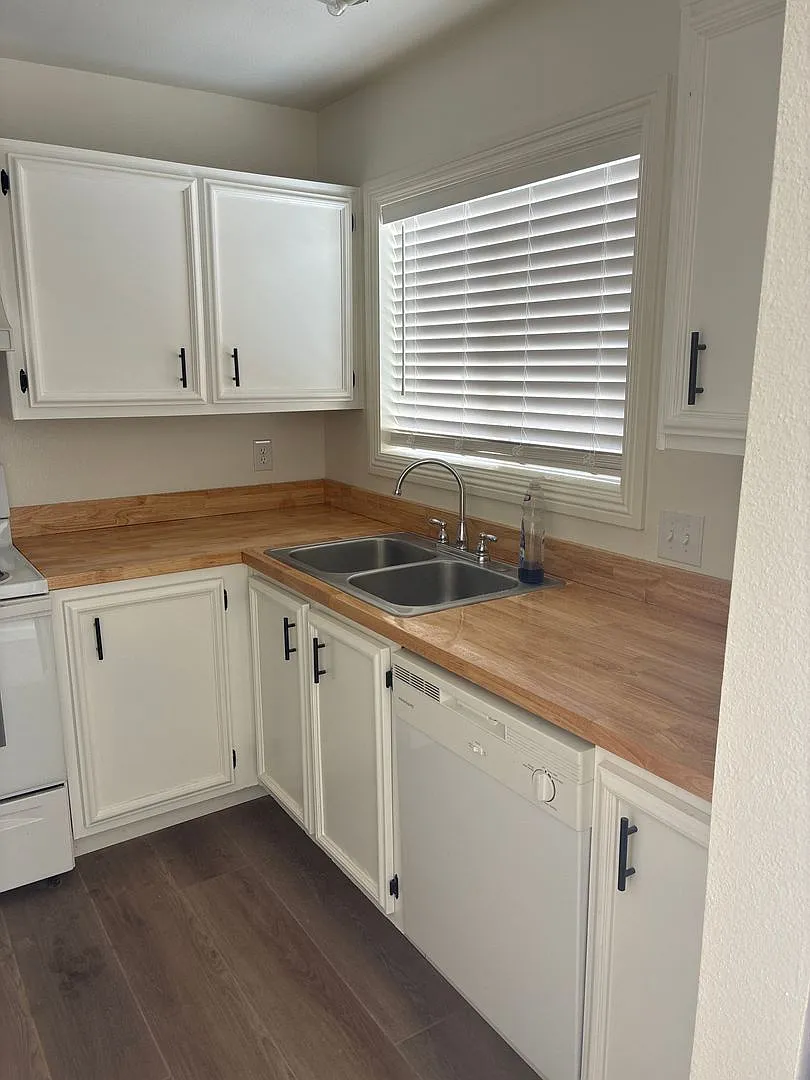 Nice clean 55+ community condo — Photo 3