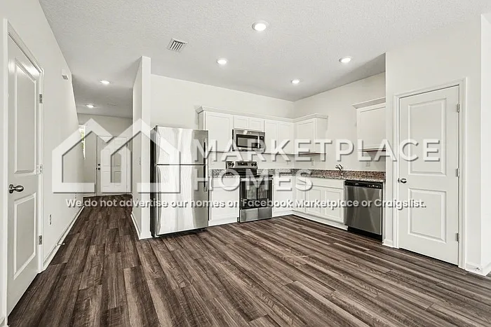 11898 Sylvia St — Photo 8