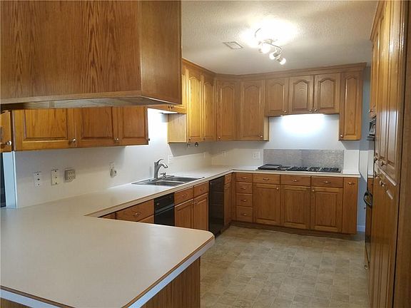 4th image of 7113 Deville Dr