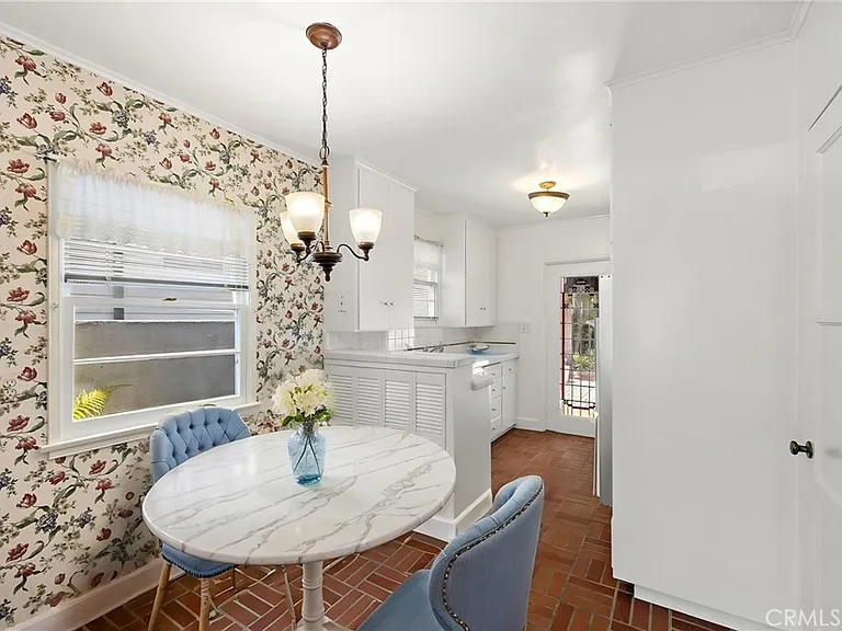 619 Narcissus Ave — Photo 4
