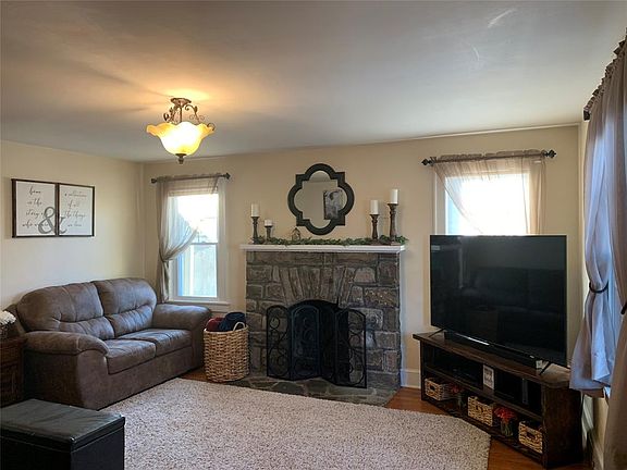 2nd image of 10 Hotchkiss Ave
