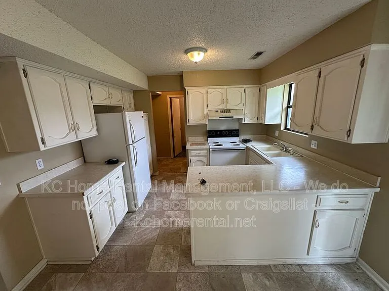 900 NW 36th Street Ter — Photo 6