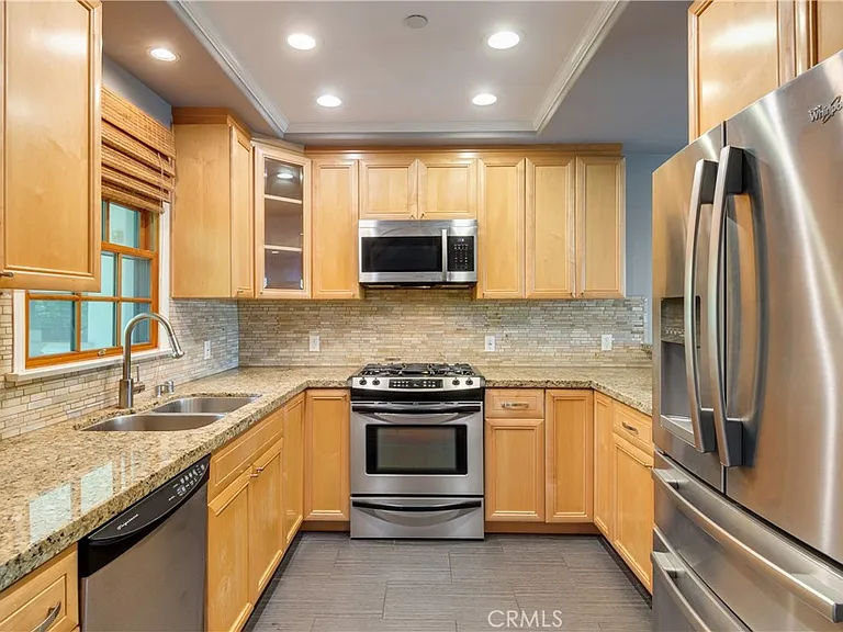 333 N Hill Ave #305 — Photo 5