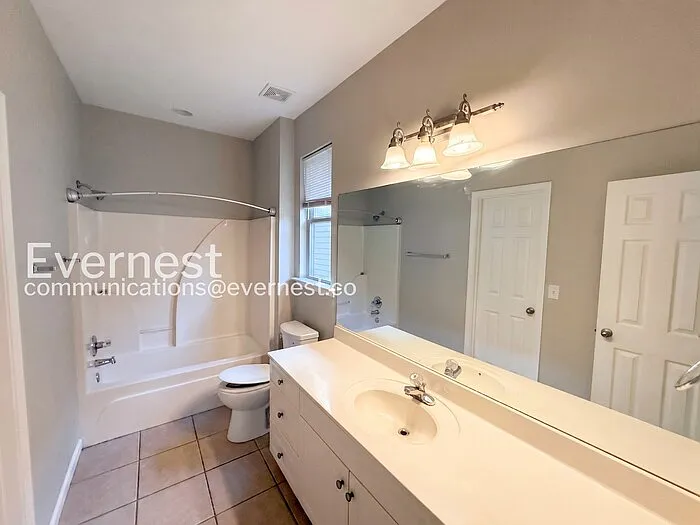 1136 Washington Dr — Photo 13