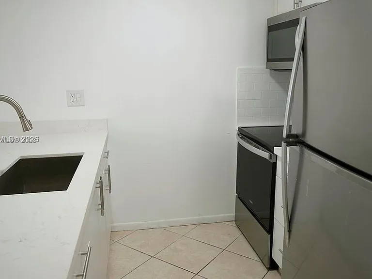 2771 Riverside Dr #405A — Photo 3