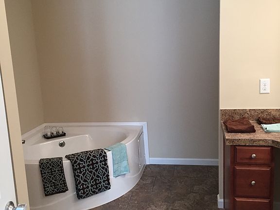 Soaking tub