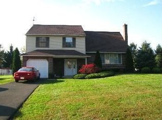 15 Spur Rd, Lansdale, PA 19446