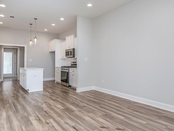 2nd image of 2288 Lakeview Dr