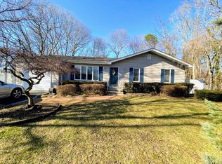 9 Presford Dr, Shirley, NY 11967