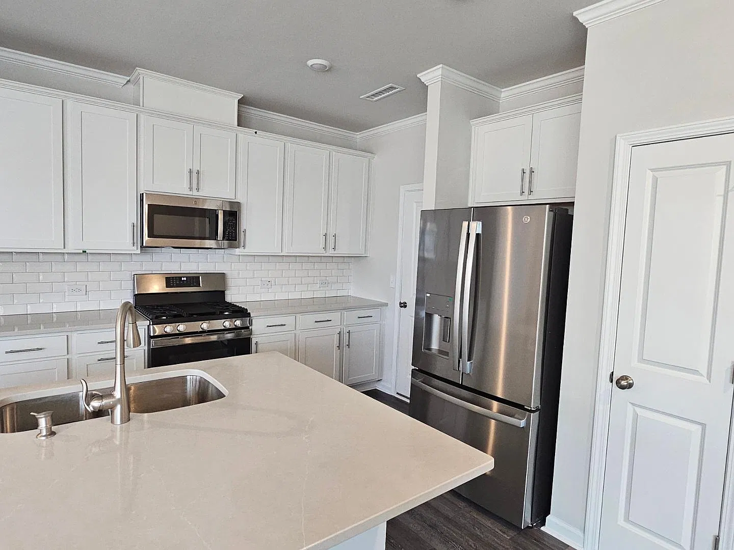 3 bed, 2.5 bath, 1792 sqft, $2,150 — Photo 4